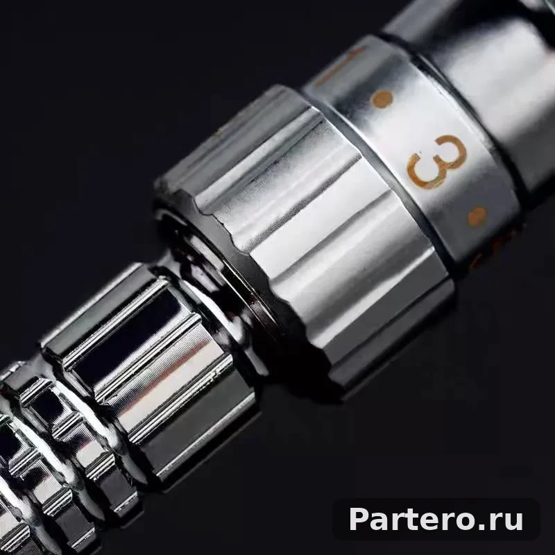 Двусторонняя бритва вращается для открытия лезвий и имеет 9-позиционный регулятор остроты.-Красота и здоровье back